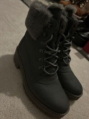 Brand New Timberland Women's Gray Courmayeur Boots size 8.5 WORN ONCE